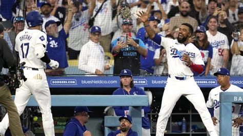 Ohtani homers and has 2 steals in Dodgers' 6.